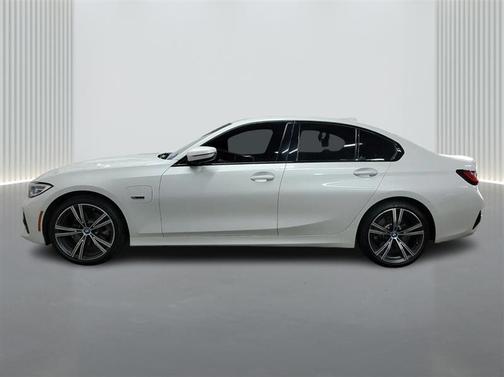 2022 BMW 330e xDrive