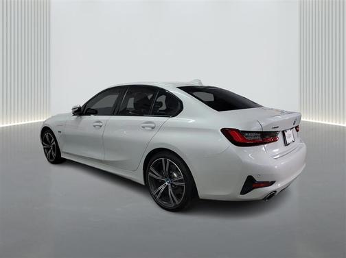 2022 BMW 330e xDrive