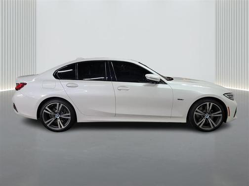 2022 BMW 330e xDrive
