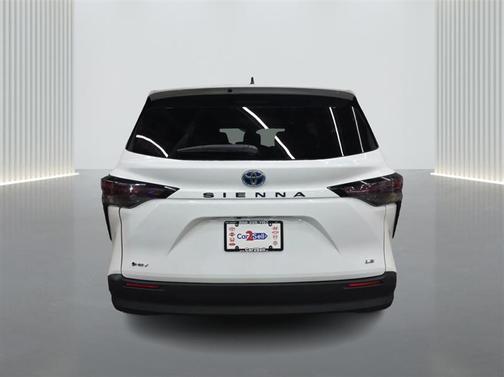 2025 Toyota Sienna LE