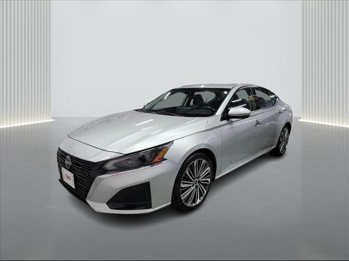 Silver 2023 Nissan Altima 2.5 SL