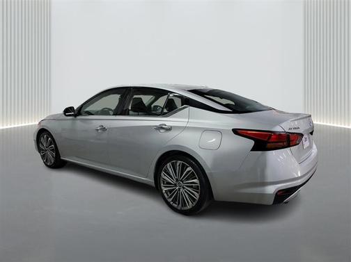 Silver 2023 Nissan Altima 2.5 SL