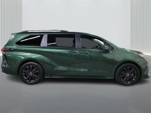 2022 Toyota Sienna XLE