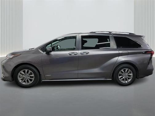 2021 Toyota Sienna XLE