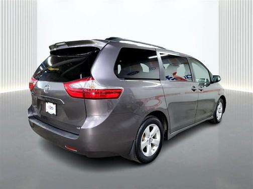 2020 Toyota Sienna LE