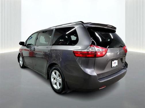 2020 Toyota Sienna LE