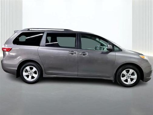 2020 Toyota Sienna LE