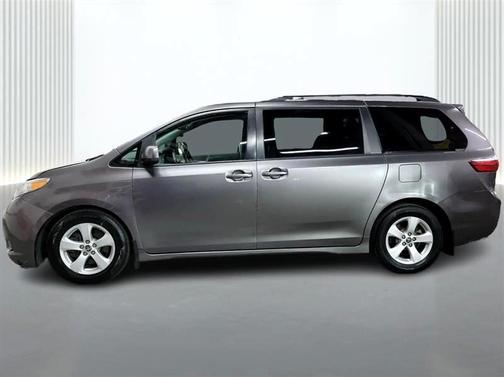 2020 Toyota Sienna LE
