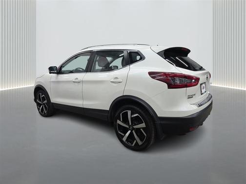 White 2022 Nissan Rogue Sport SL