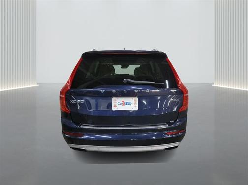 2016 Volvo XC90 T6 Momentum