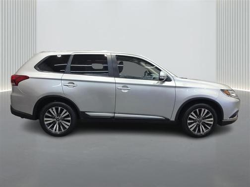 2020 Mitsubishi Outlander SE