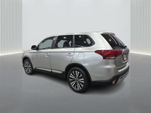 2020 Mitsubishi Outlander SE