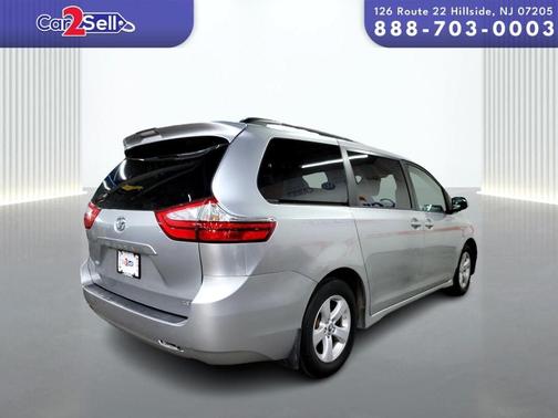 2019 Toyota Sienna LE
