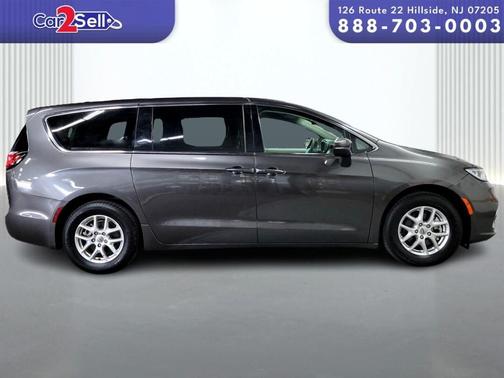 2023 Chrysler Pacifica Touring-L