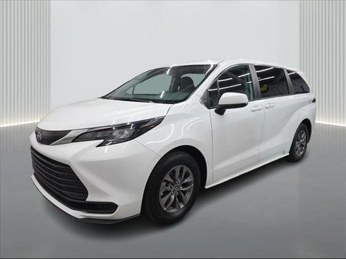 White 2024 Toyota Sienna LE