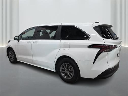 White 2024 Toyota Sienna LE