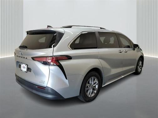 2021 Toyota Sienna XLE
