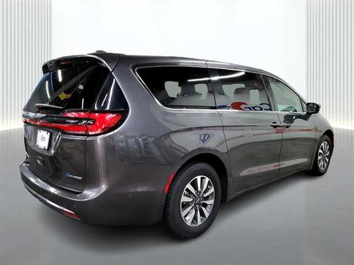 2022 Chrysler Pacifica Hybrid Touring L