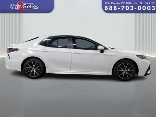 2022 Toyota Camry SE