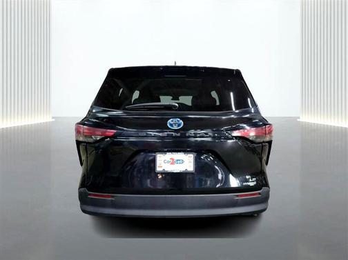 2022 Toyota Sienna LE
