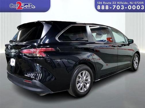 2022 Toyota Sienna LE