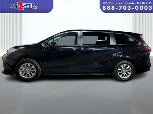 2022 Toyota Sienna LE