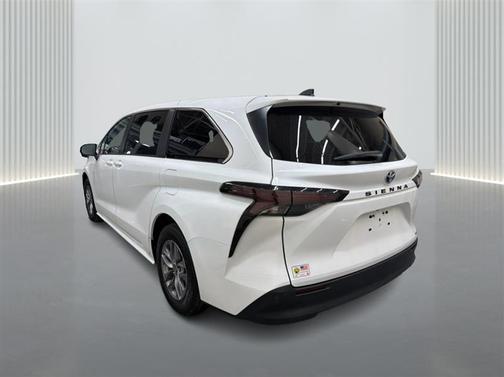 2024 Toyota Sienna LE