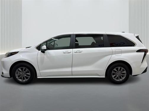 2024 Toyota Sienna LE