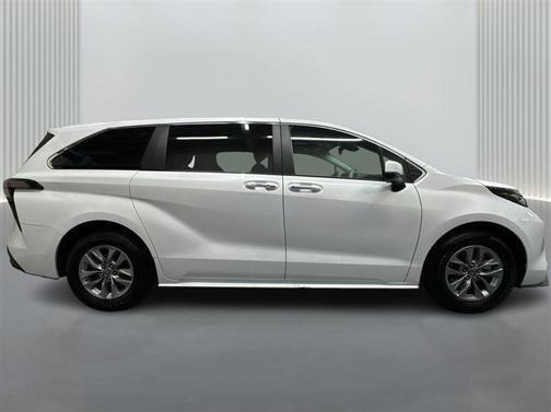 White 2023 Toyota Sienna XLE