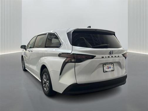 White 2023 Toyota Sienna XLE