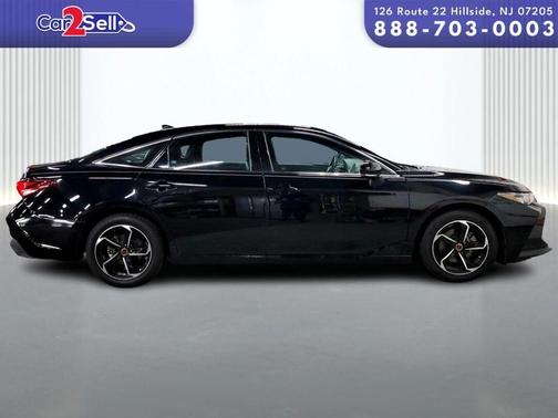 2019 Toyota Avalon Hybrid XLE