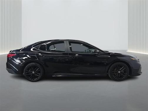 Black 2025 Toyota Camry SE