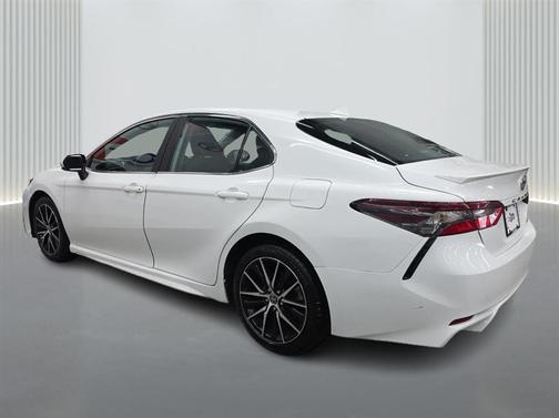 White 2023 Toyota Camry SE