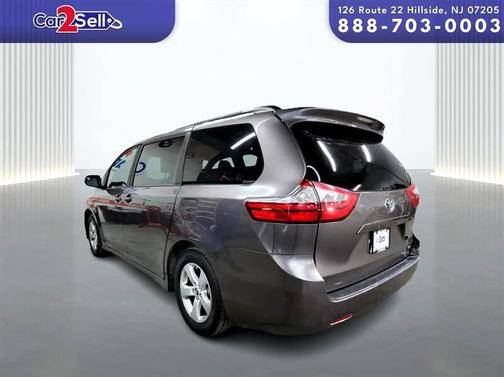 2019 Toyota Sienna LE