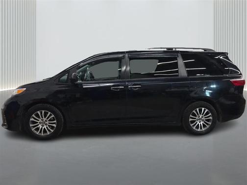 2020 Toyota Sienna XLE