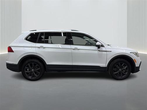 Pure White 2024 Volkswagen Tiguan 2.0T SE