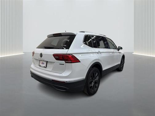 Pure White 2024 Volkswagen Tiguan 2.0T SE