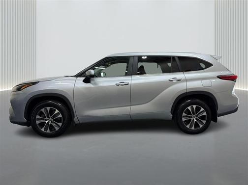 Silver 2023 Toyota Highlander Hybrid XLE