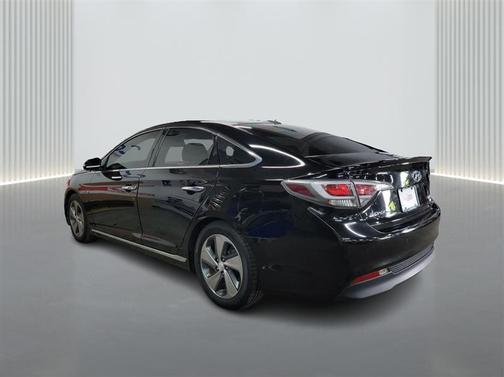 2017 Hyundai SONATA Hybrid Limited