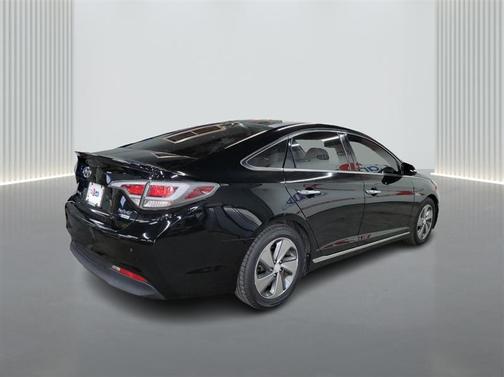 2017 Hyundai SONATA Hybrid Limited