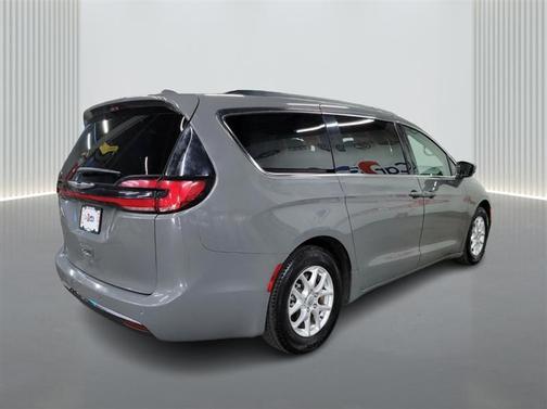 2022 Chrysler Pacifica Touring-L
