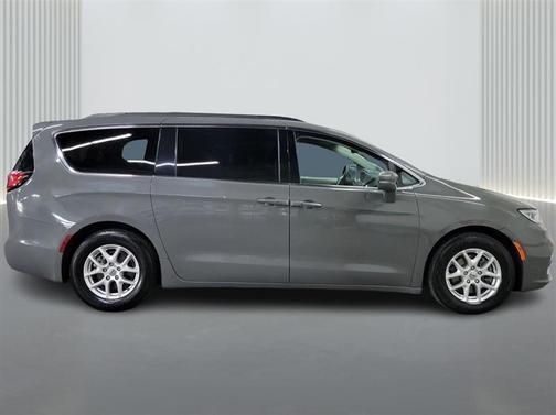 2022 Chrysler Pacifica Touring-L