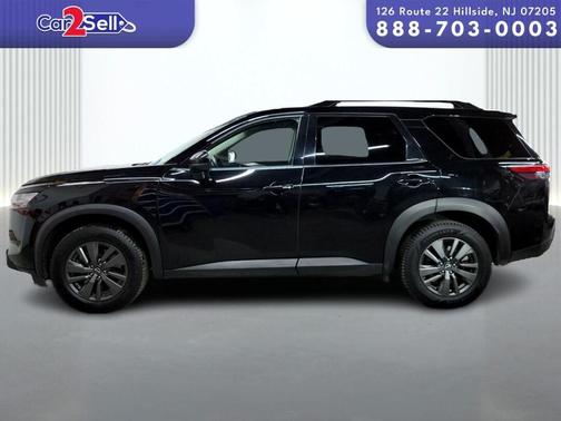2022 Nissan Pathfinder SV