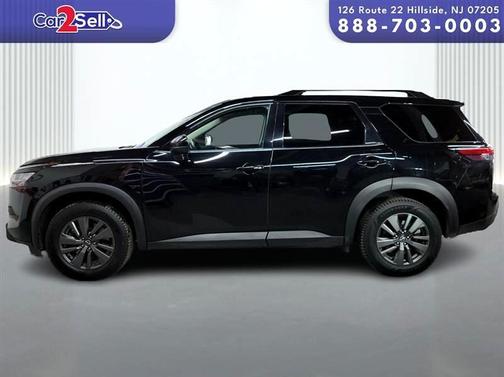 2022 Nissan Pathfinder SV