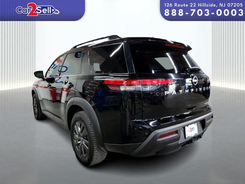 2022 Nissan Pathfinder SV