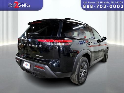 2022 Nissan Pathfinder SV