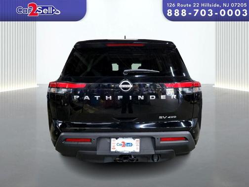 2022 Nissan Pathfinder SV