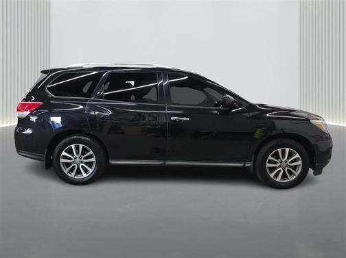 Magnetic Black 2016 Nissan Pathfinder SV