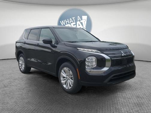 Black 2026 Mitsubishi Outlander ES