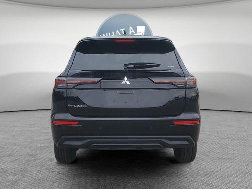 Black 2026 Mitsubishi Outlander ES